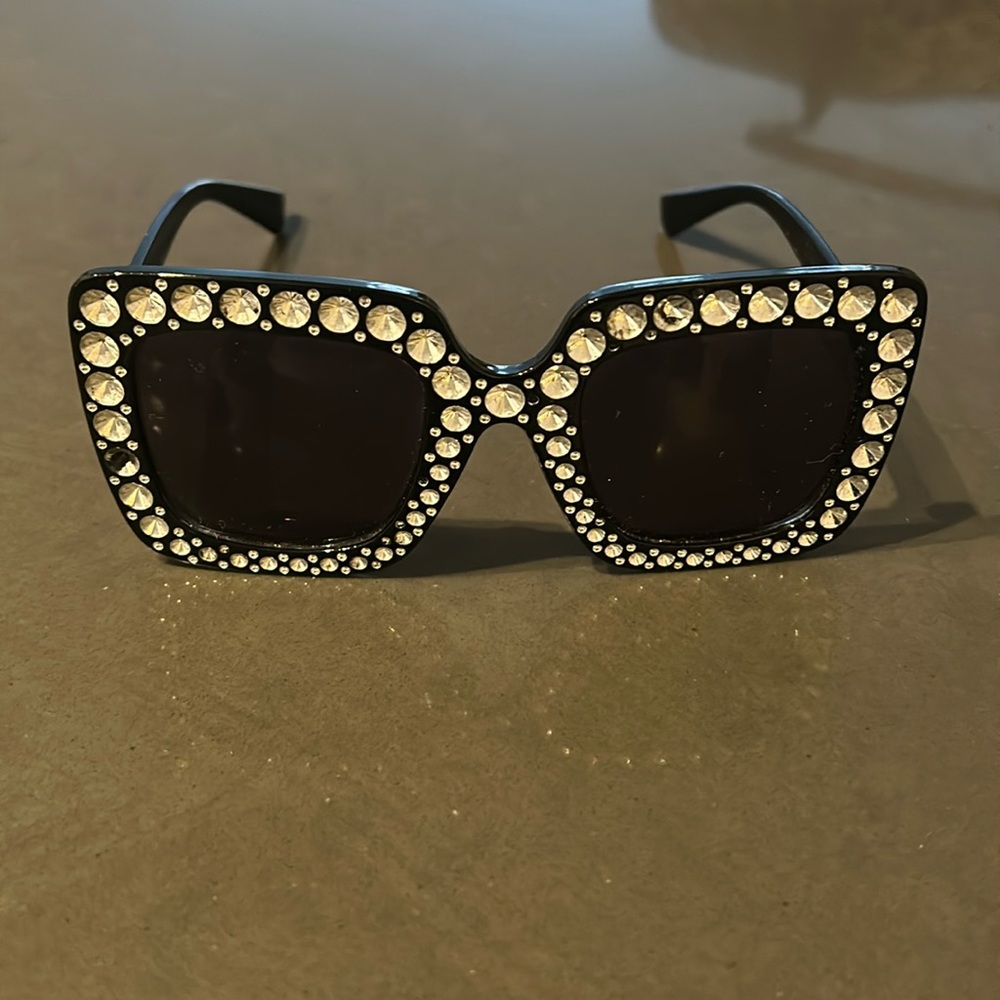 Sunglasses - decorated edges, black